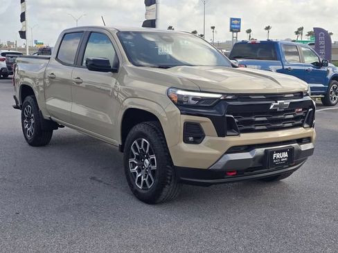 Used 2023 Chevrolet Colorado Z71 w/ Z71 Convenience Package 2 AWD/4WD image 3