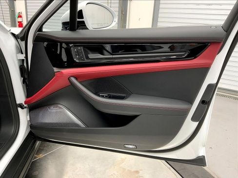 New 2026 Porsche Panamera Turbo S image 25