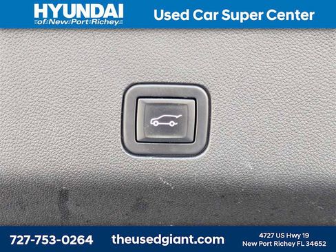 Used 2022 GMC Yukon XL Denali w/ Denali Premium Package image 13