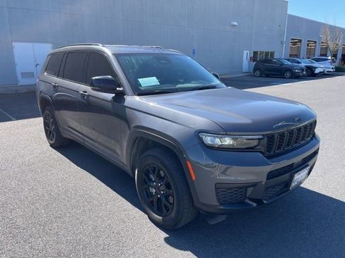 Used 2025 Jeep Grand Cherokee L Laredo image 1