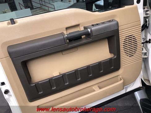 Used 2011 Ford F250 Lariat w/ Lariat Interior Pkg image 9