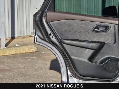 Used 2021 Nissan Rogue S image 17