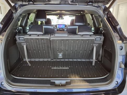Used 2023 Toyota Highlander XSE FWD image 24