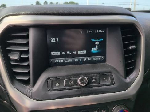 Used 2017 GMC Acadia SLE FWD image 13