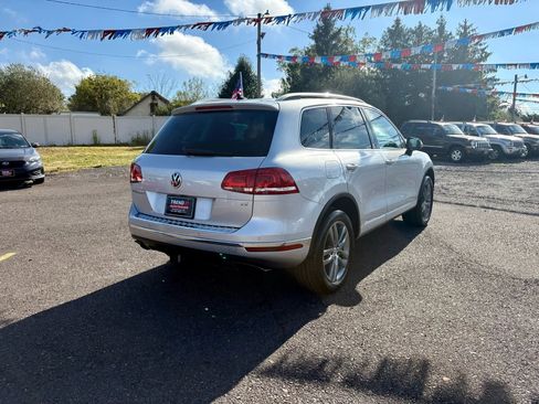 Used 2015 Volkswagen Touareg VR6 image 5