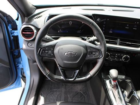 Used 2024 Chevrolet Trax RS w/ Sunroof Package FWD image 17