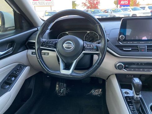 Used 2019 Nissan Altima 2.5 SV image 16