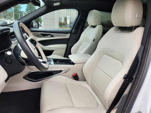 Certified 2024 Jaguar F-PACE R-Dynamic S image 9