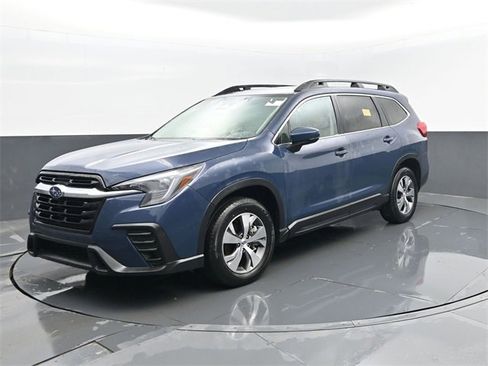 Used 2024 Subaru Ascent Premium w/ Convenience Package image 2