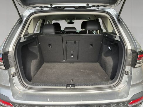 Used 2025 Volkswagen Taos SE AWD/4WD image 19