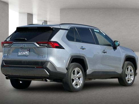 Used 2021 Toyota RAV4 Limited image 4