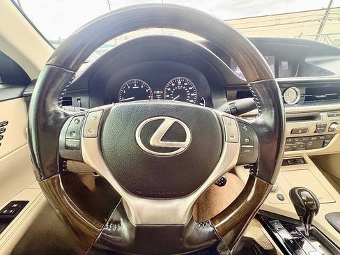 Used 2015 Lexus ES 350 w/ Premium Package FWD image 28