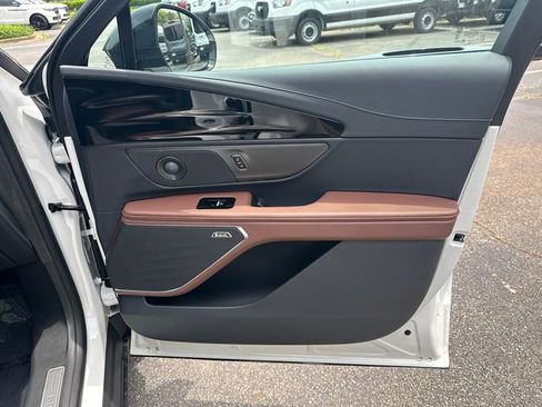 New 2026 Lincoln Nautilus Reserve w/ Jet Appearance Package AWD/4WD image 14