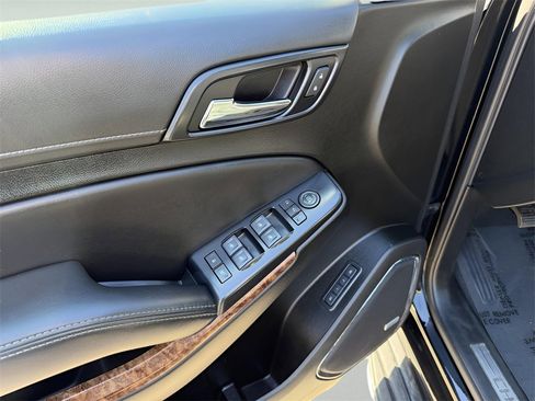 Used 2020 Chevrolet Suburban Premier image 15