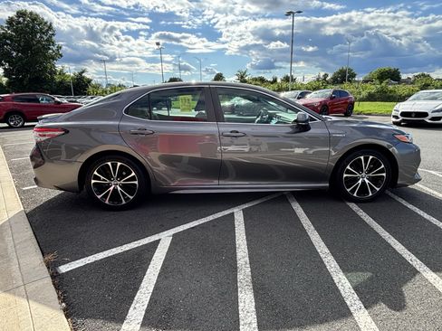 Used 2019 Toyota Camry SE w/ Audio Package FWD image 8
