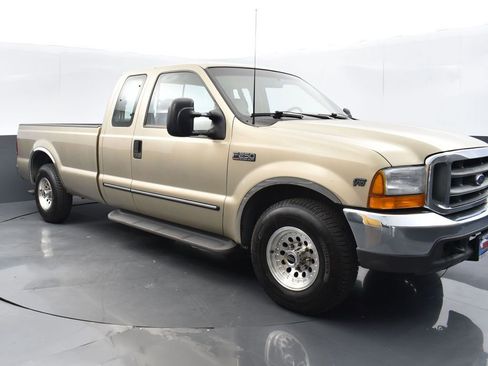 Used 2000 Ford F250 Lariat image 3
