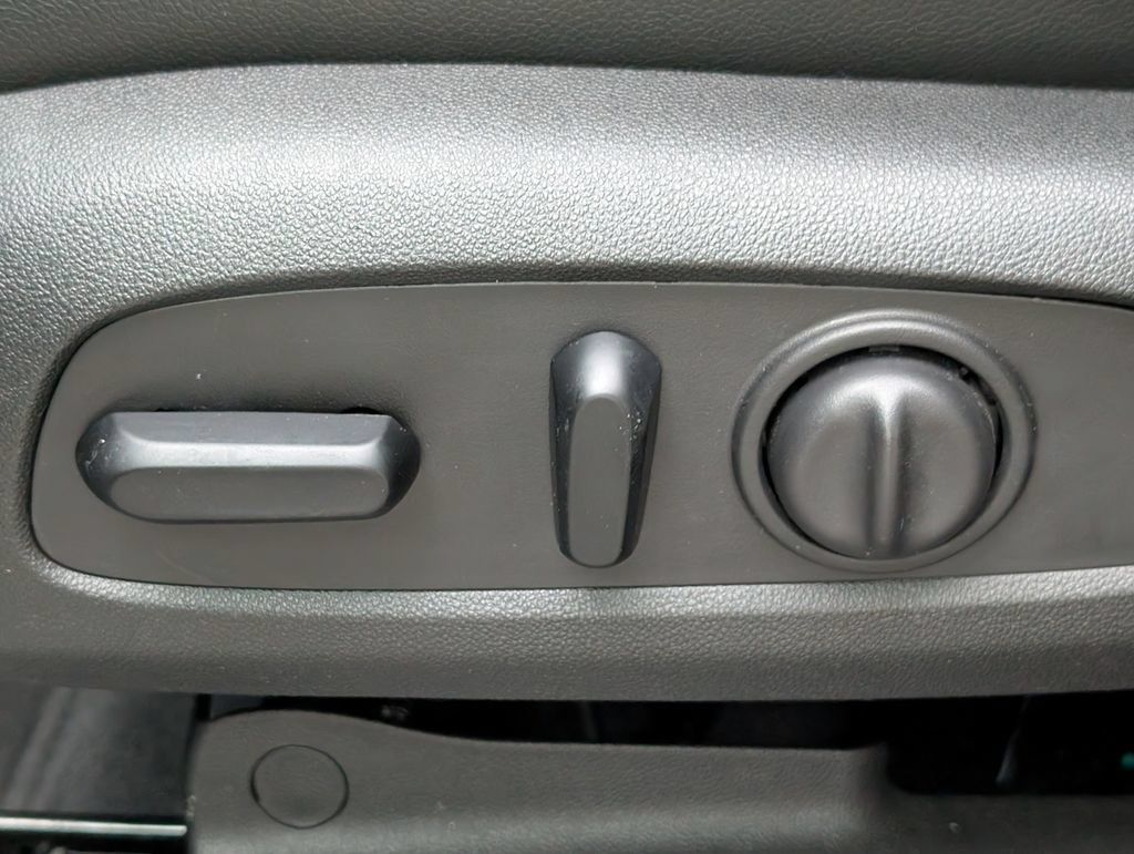 Used 2020 Chevrolet Equinox Premier FWD image 27