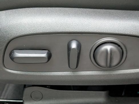 Used 2020 Chevrolet Equinox Premier FWD image 27