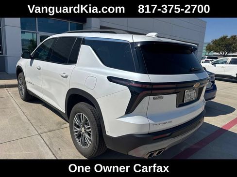 Used 2024 Chevrolet Traverse LT w/ Enhanced Driving Package FWD image 2
