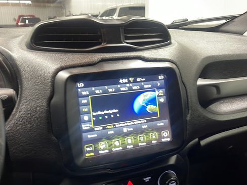 Used 2019 Jeep Renegade Limited w/ UConnect 8.4 Nav Group AWD/4WD image 8