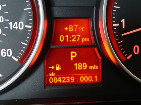 Used 2011 BMW 328i xDrive Sedan AWD/4WD image 24