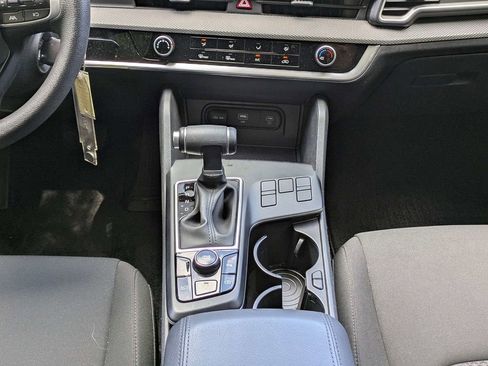Used 2025 Kia Sportage LX FWD image 19