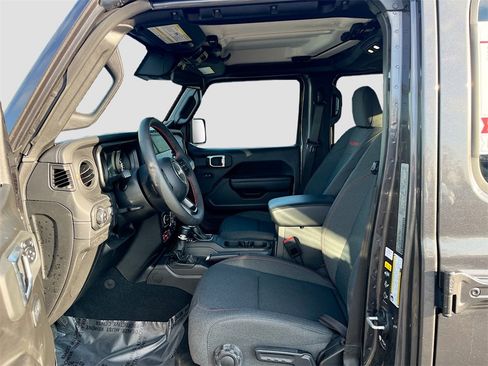 Used 2024 Jeep Gladiator Rubicon w/ Convenience Group image 20