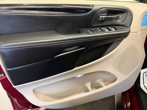 Used 2019 Dodge Grand Caravan SXT image 20