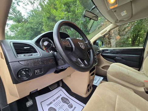 Used 2013 Dodge Grand Caravan SE FWD image 19