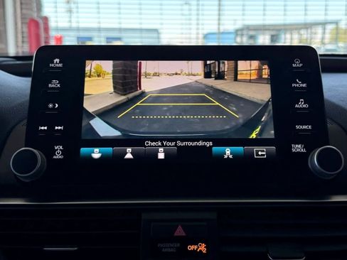 Used 2018 Honda Accord Touring image 38