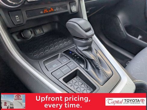 Used 2025 Toyota RAV4 XLE FWD image 24