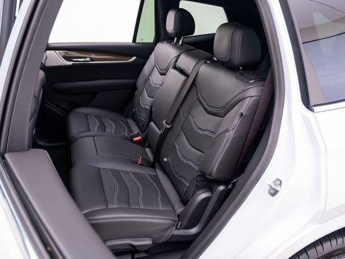 Certified 2025 Cadillac XT6 Premium Luxury w/ Platinum Package AWD/4WD image 19