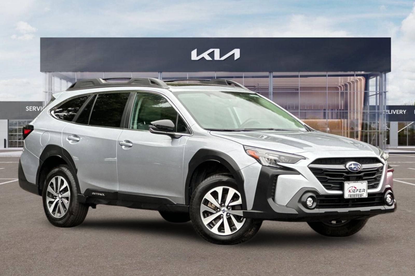 Used 2025 Subaru Outback Premium AWD/4WD image 2