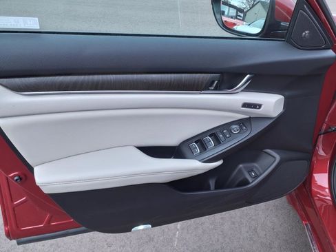 Used 2022 Honda Accord Touring image 11