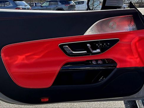 Used 2022 Mercedes-Benz SL 55 AMG 4MATIC image 17