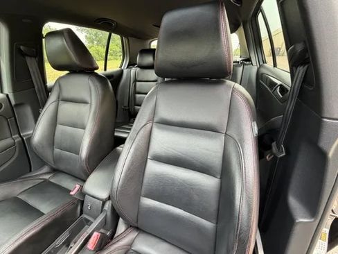 Used 2011 Volkswagen Golf 4-Door FWD image 23