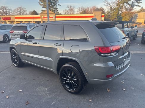 Used 2022 Jeep Grand Cherokee Laredo X image 8