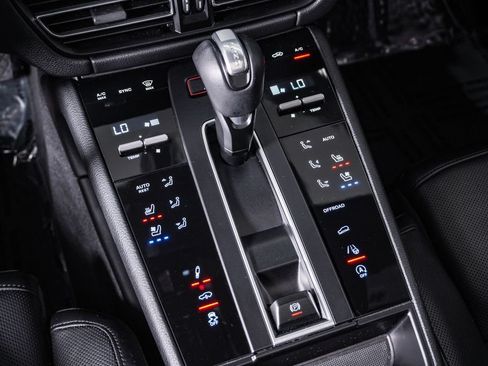 Used 2022 Porsche Macan S AWD/4WD image 24