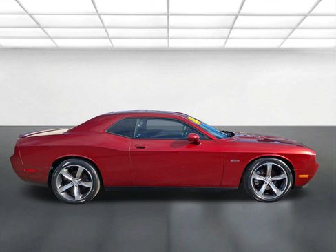 Used 2014 Dodge Challenger R/T RWD image 2