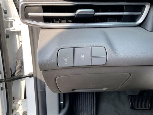 Used 2024 Hyundai Elantra SEL FWD image 33