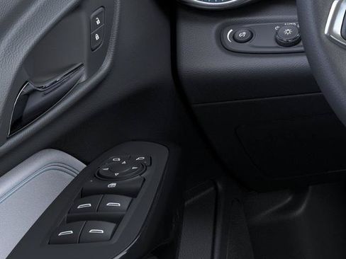 New 2026 Chevrolet Trax LT w/ LT Convenience Package FWD image 22