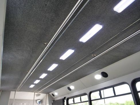 Used 2017 Ford F550 2WD Regular Cab Super Duty image 37