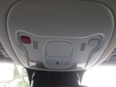 Used 2021 Jeep Renegade Latitude FWD image 50