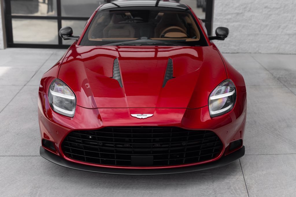 Used 2025 Aston Martin Vanquish RWD image 4