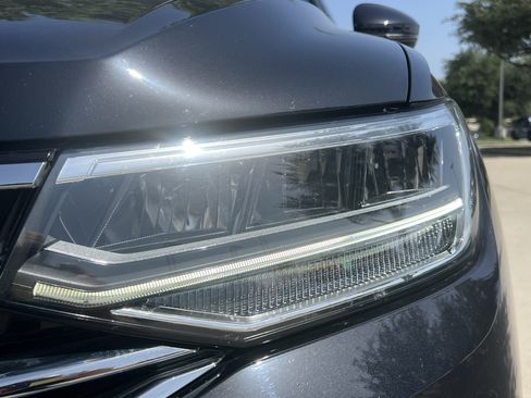 Certified 2022 Volkswagen Tiguan SE FWD image 5