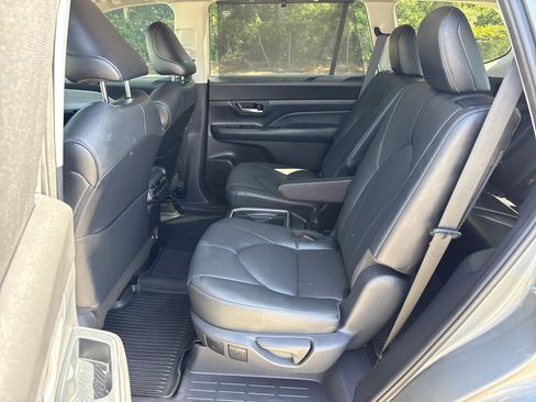 Used 2025 Toyota Grand Highlander FWD image 14