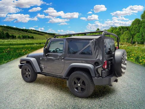 Used 2018 Jeep Wrangler Sport AWD/4WD image 4