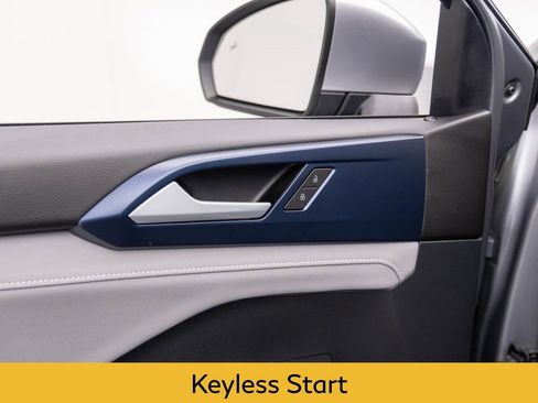 Used 2024 Volkswagen Taos SE image 13