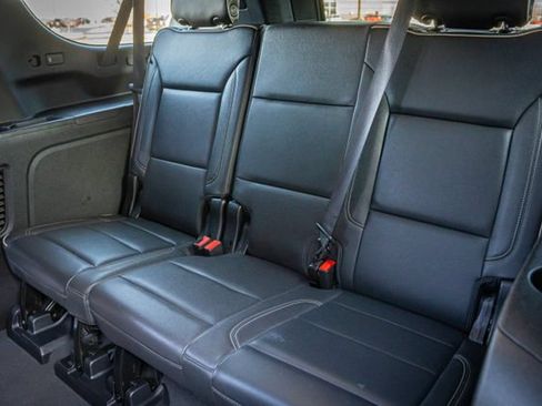 Used 2024 GMC Yukon XL SLT AWD/4WD image 30