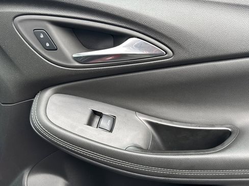 Used 2024 Buick Encore GX Sport Touring image 21